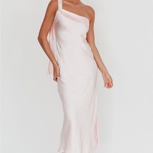 Selfie Leslie- Carmel One-Shoulder Sash Maxi Dress Blush